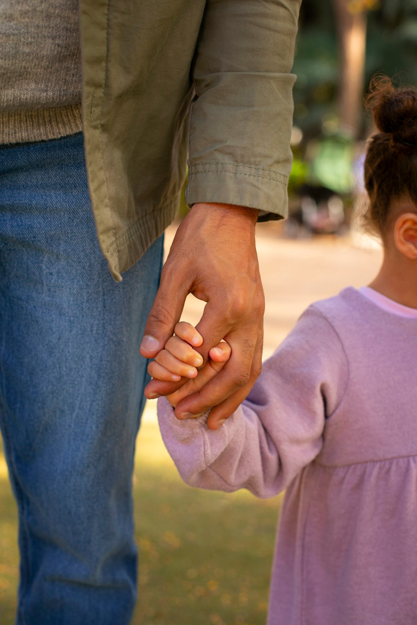 dad holding daughters hand