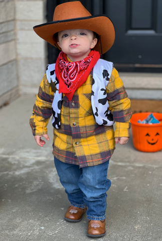 Boy in cowboy outfit